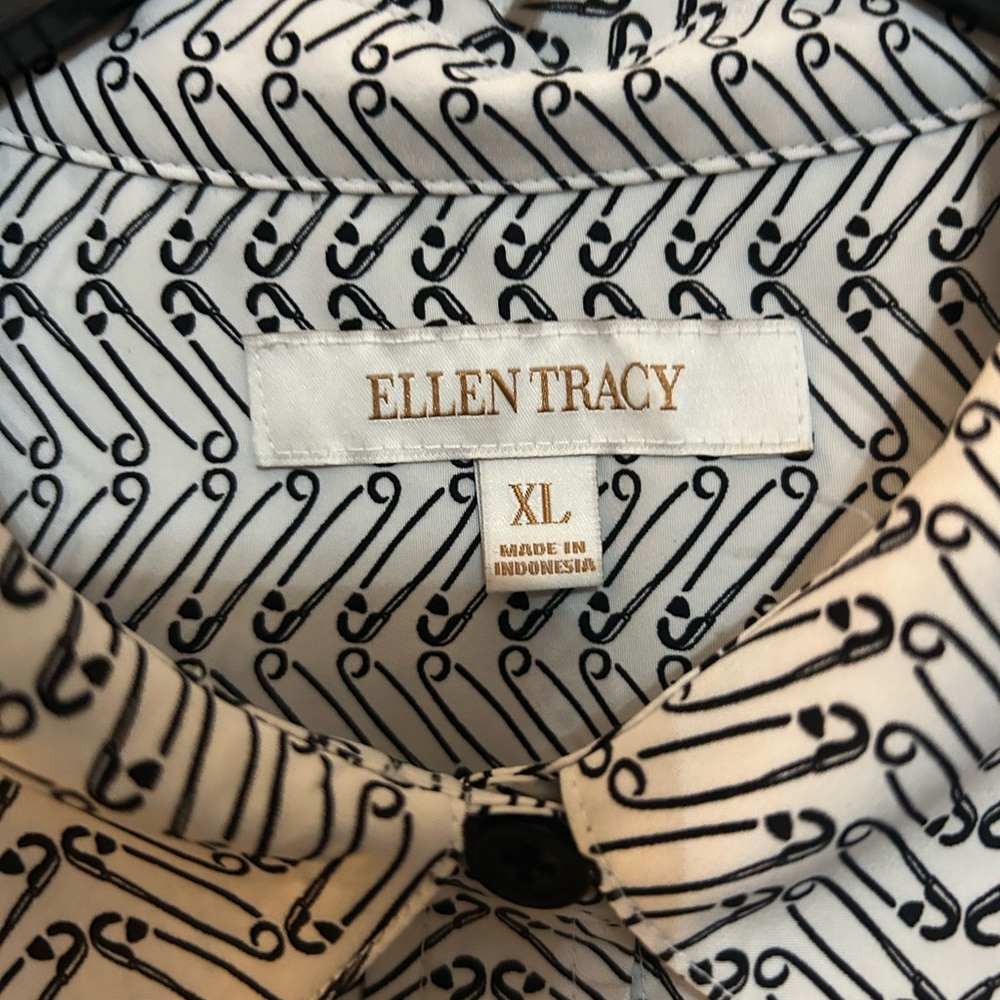 Ellen Tracy Safety Pin Button Top - Picture 2 of 7